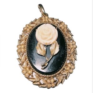 Avon | Rare Cameo pendant with mirror